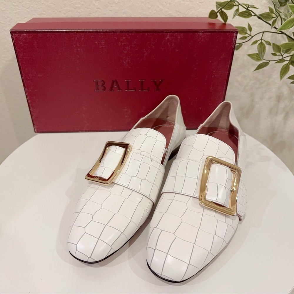 Authentic Bally Janelle 755 8300 White Calf Embossed Loafer 39/8.5 New in Box